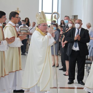 Kardinal Bozanić predslavio euharistijsko slavlje posvete Župne crkve Uzvišenja Svetoga Križa u Lukaršiću